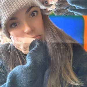 Meet your Posher, Caitlin